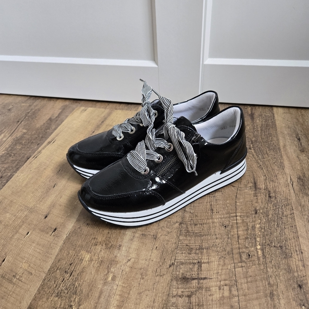 Reiker Remonte D1302-02 Womens Sneakers, Black And White Size 40 (9 US)